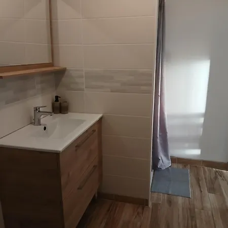 Des Kitchenette-salle De Bain-terrasse Apartamento
